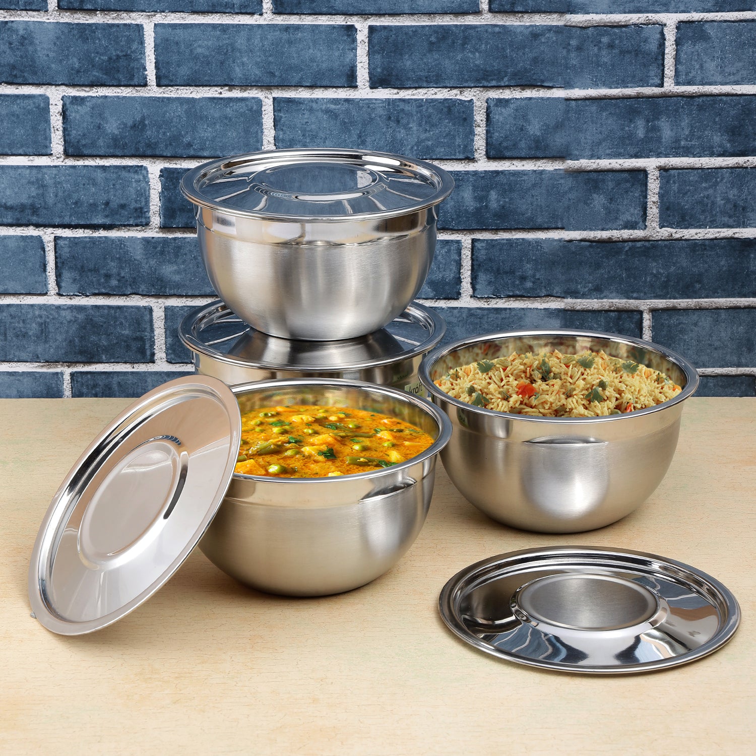 Kraft stainless steel serving bowl with lid detail view